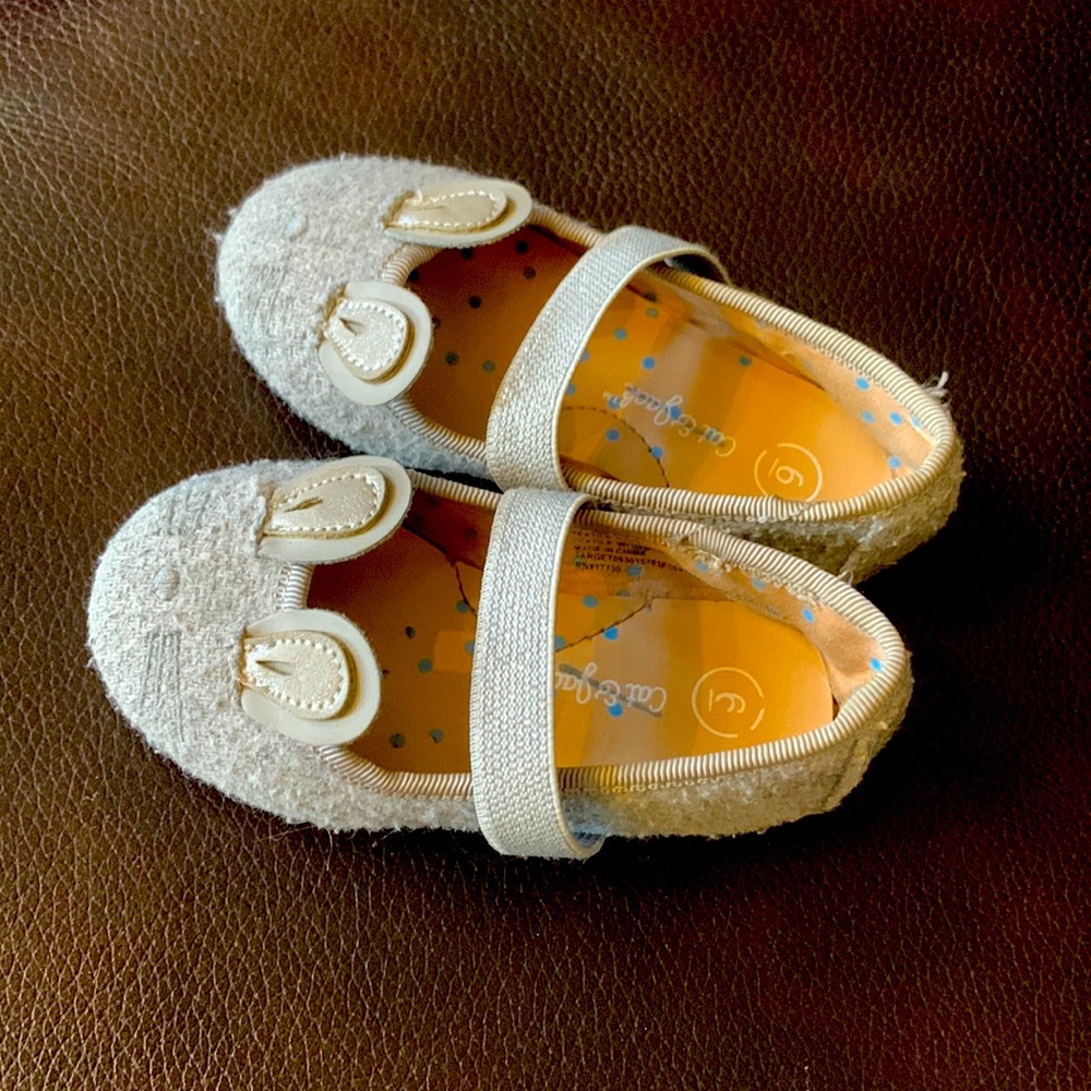 Cat and Jack size 6 girl shoes